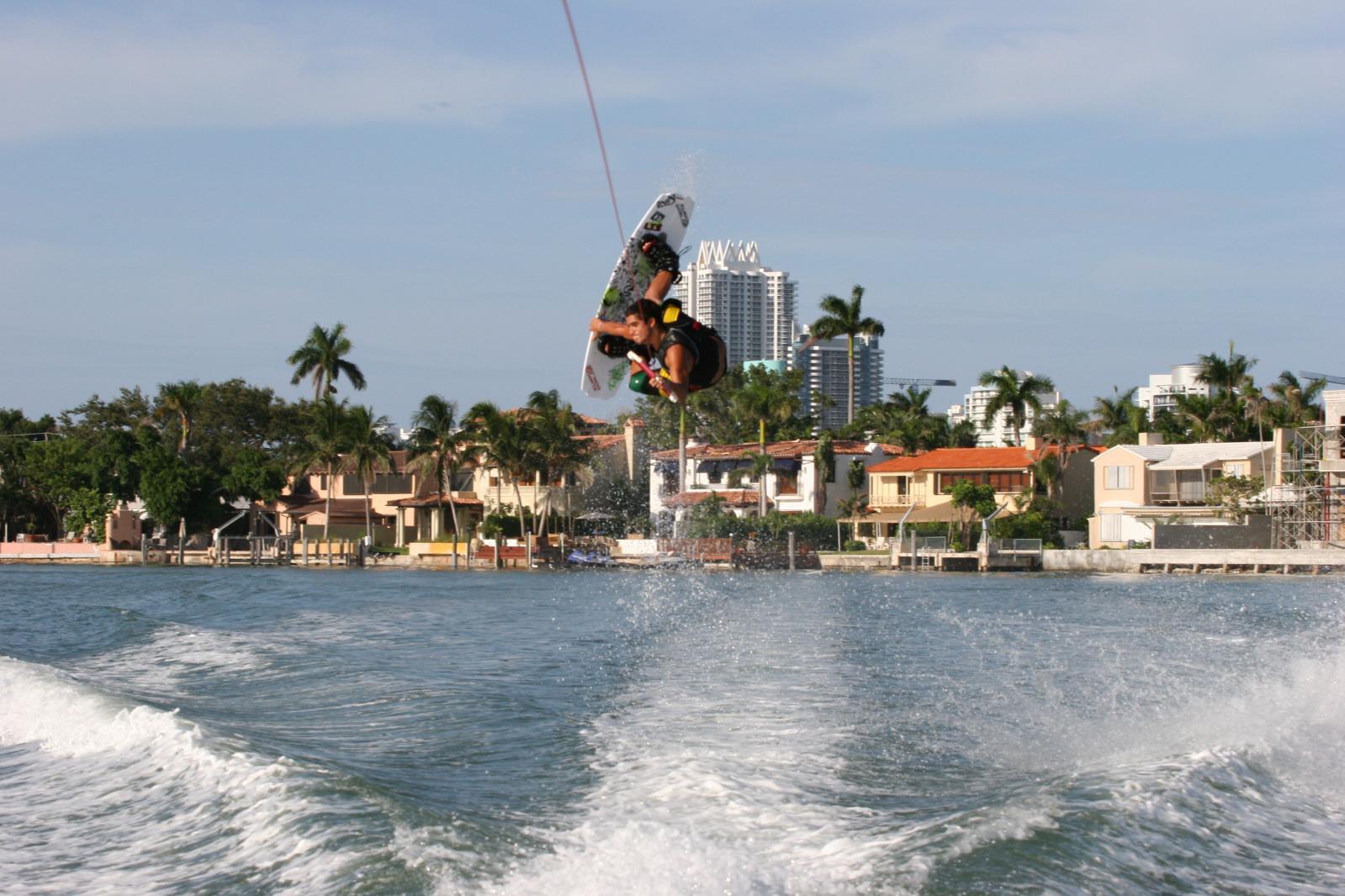 Gator Bait Wakeboard Escuelal USCG Licencia Capitan Marcos Moran
